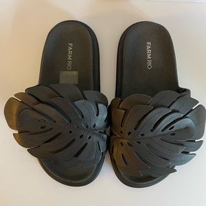FARM Rio Monstera Leaf Slide in Black SZ 7